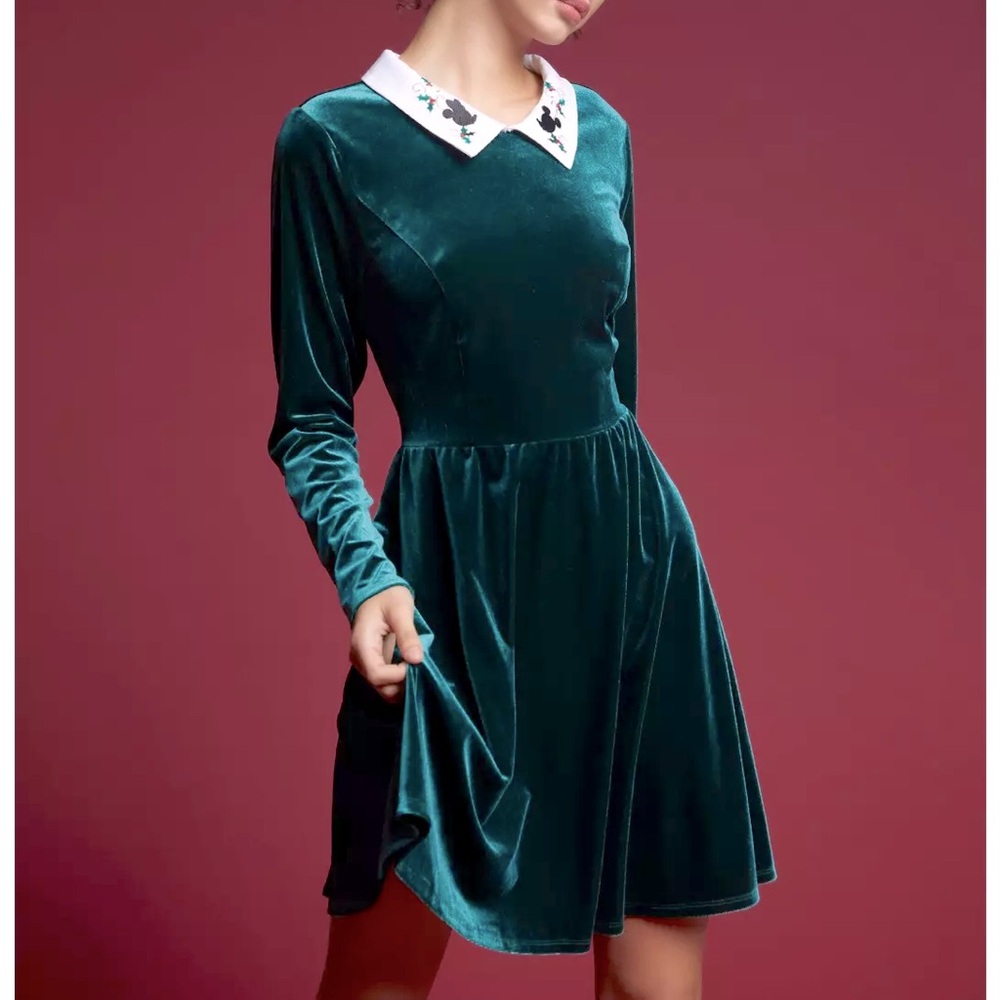 Hot Topic Disney Green Velvet Mickey & Minnie Long Sleeve Holiday Dress